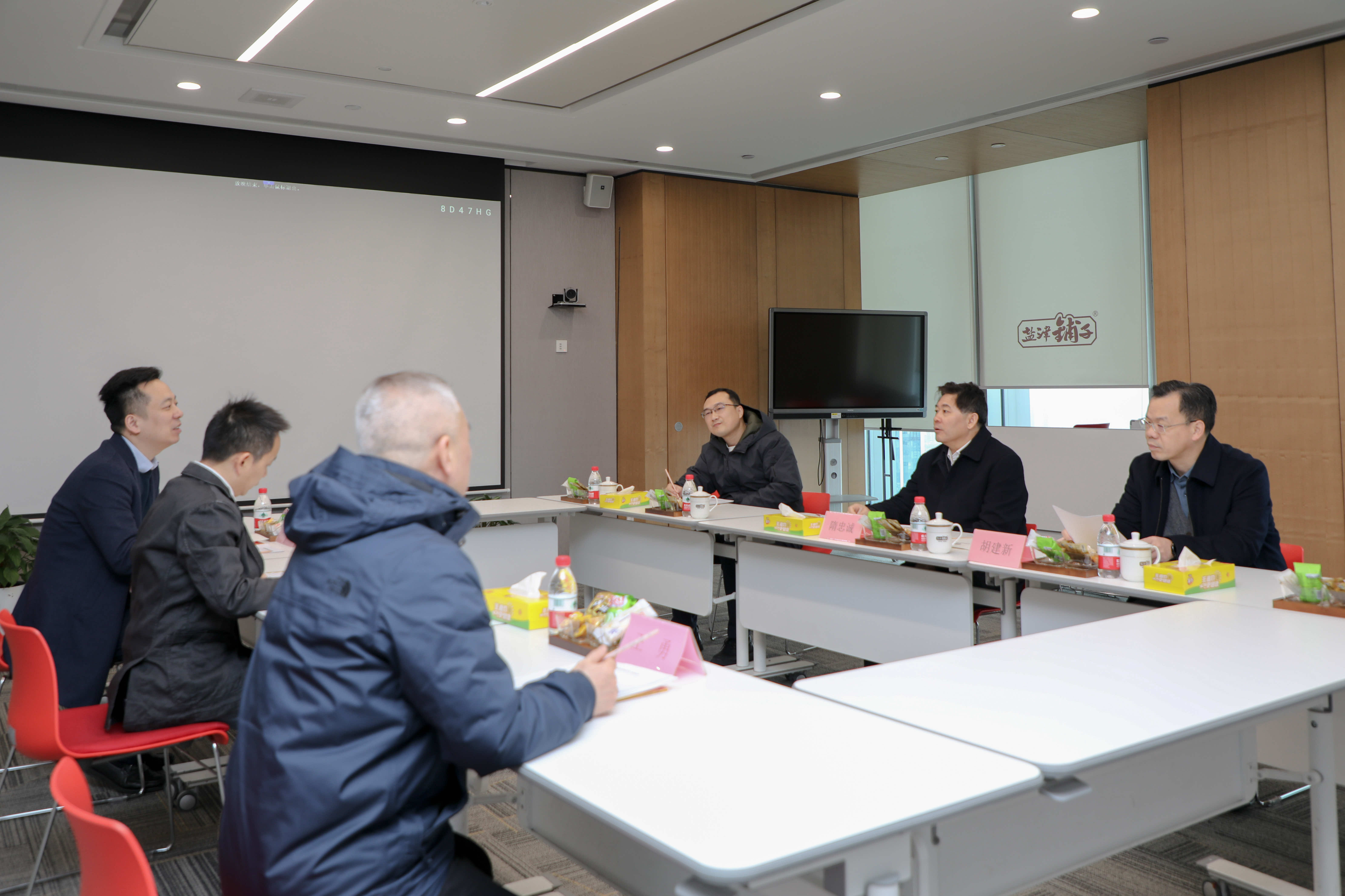 省委統(tǒng)戰(zhàn)部部長(zhǎng)隋忠誠(chéng)一行到鹽津鋪?zhàn)娱_(kāi)展春節(jié)走訪慰問(wèn) 省委統(tǒng)戰(zhàn)部部長(zhǎng)隋忠誠(chéng)一行到鹽津鋪?zhàn)娱_(kāi)展春節(jié)走訪慰問(wèn)